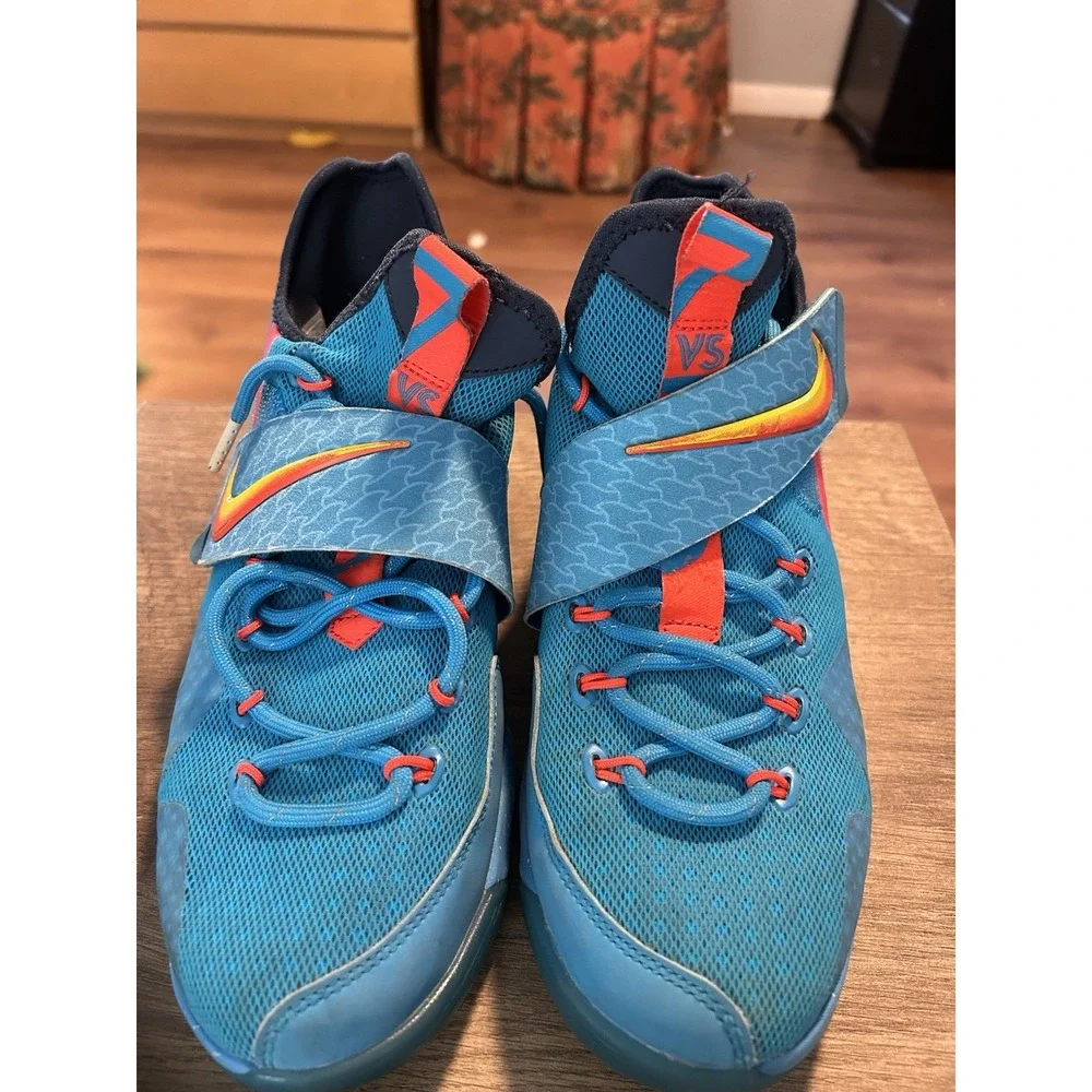 nike youth size 7 LeBron James Basketball Shoes Blue & Yellow‎